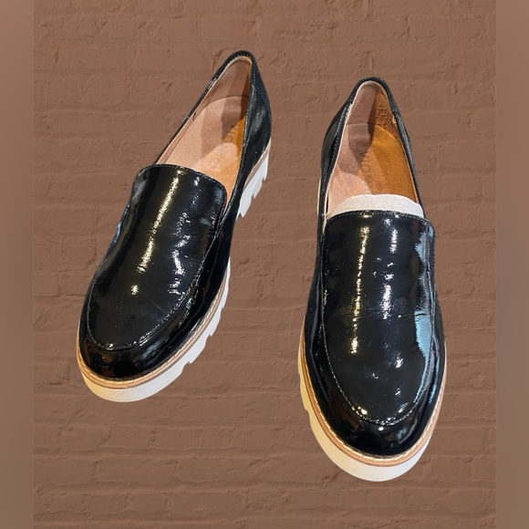 Vionic Kensley Women's Slip On Loafer Black Patent Leather- 6.5 Medium - Picture 3 of 8